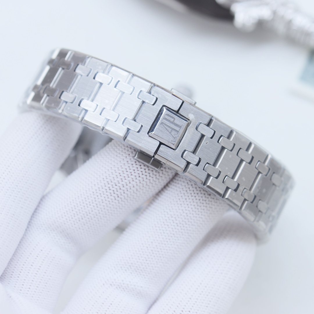 Audemars Piguet Silver White Dial Bracelet Watch — detail