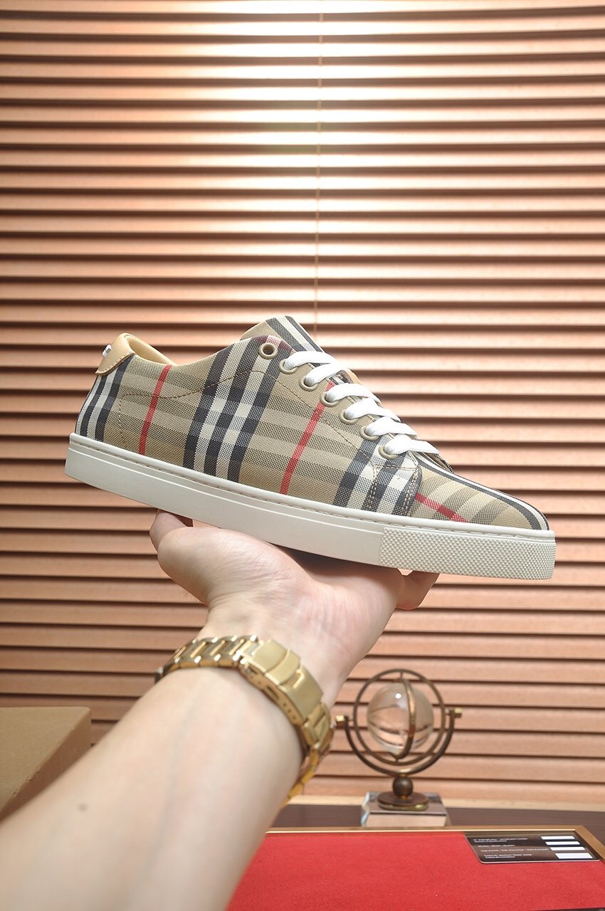 Burberry Beige Check Low-Top Sneakers — model