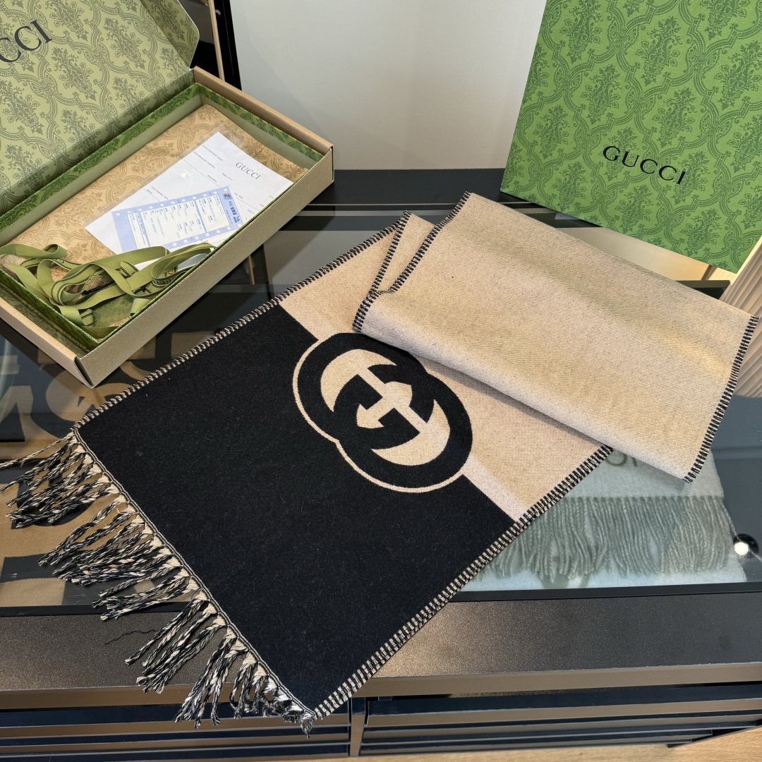 Gucci Black & Beige Fringed Scarf — front