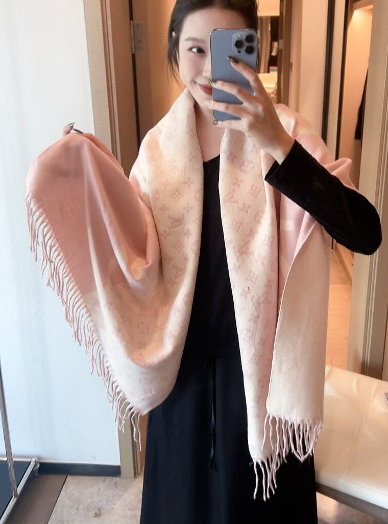 Louis Vuitton Infinity Dots Fringed Shawl — hero