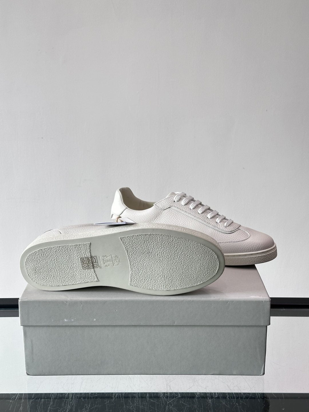 Brunello Cucinelli Light Gray Leather Low-Top Sneakers — detail