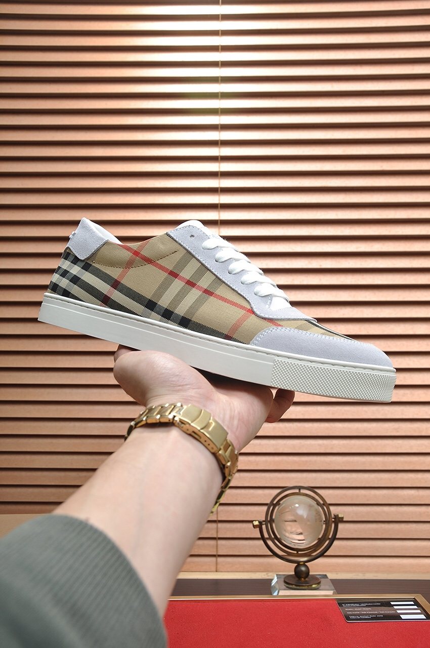 Burberry White and Beige Plaid Low-Top Sneakers — model