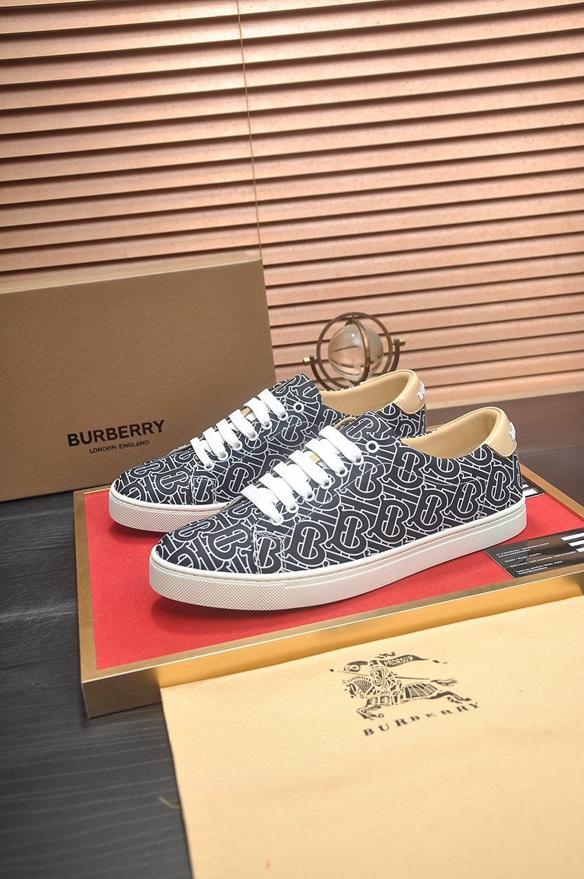 Burberry Black & Gray Patterned Low-Top Sneakers — front