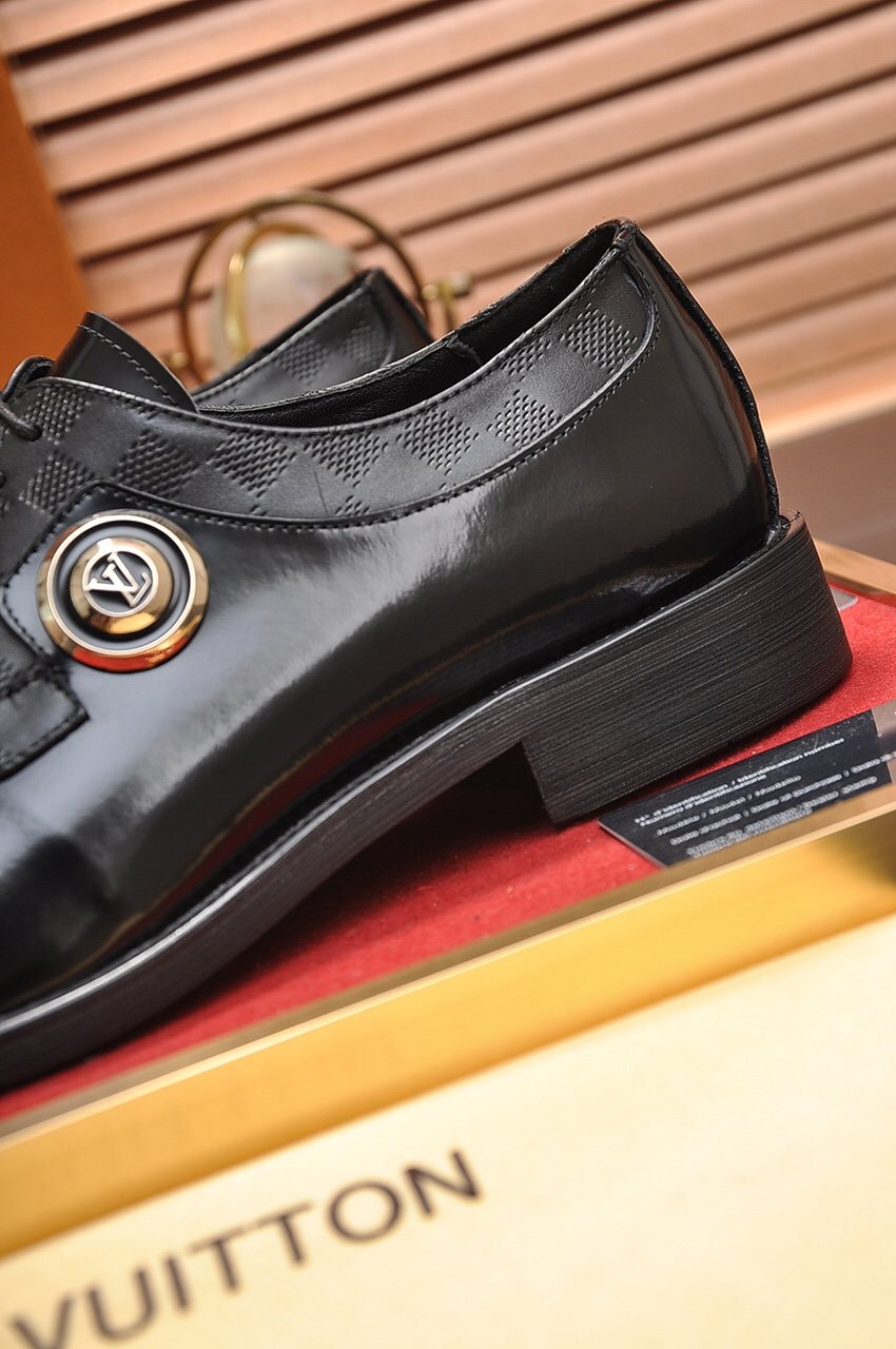 Louis Vuitton Black Glossy Lace-Up Dress Shoes — detail