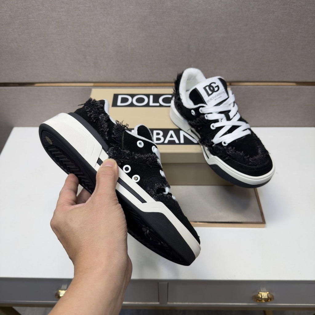 Dolce & Gabbana Black and White Low-Top Sneakers — model