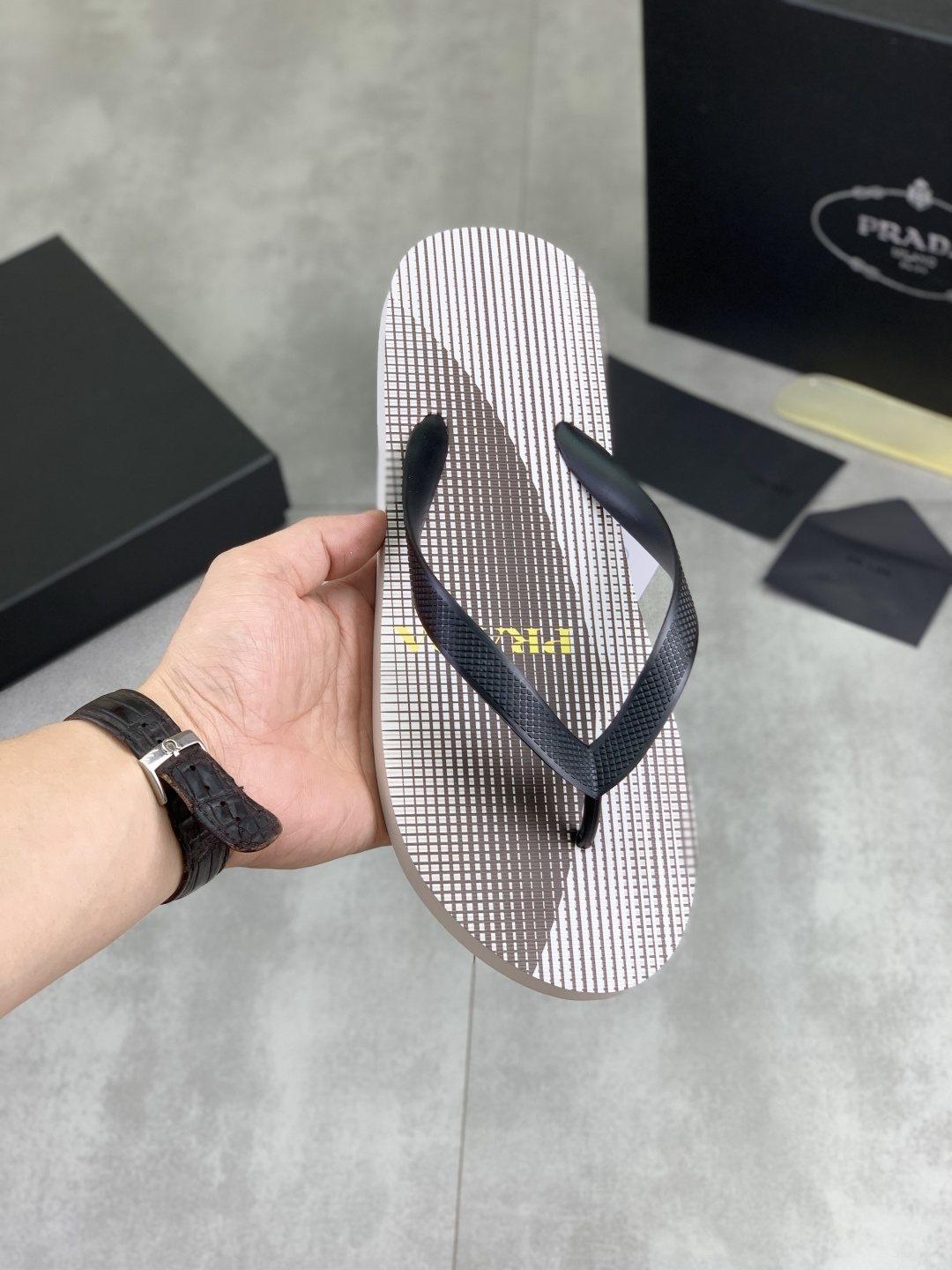 微商相册测试鞋子-Prada Striped Thong Flip-Flops — front
