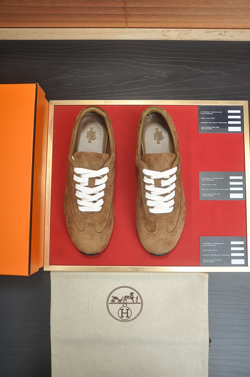 Hermès Brown Low-Top Sneakers — front
