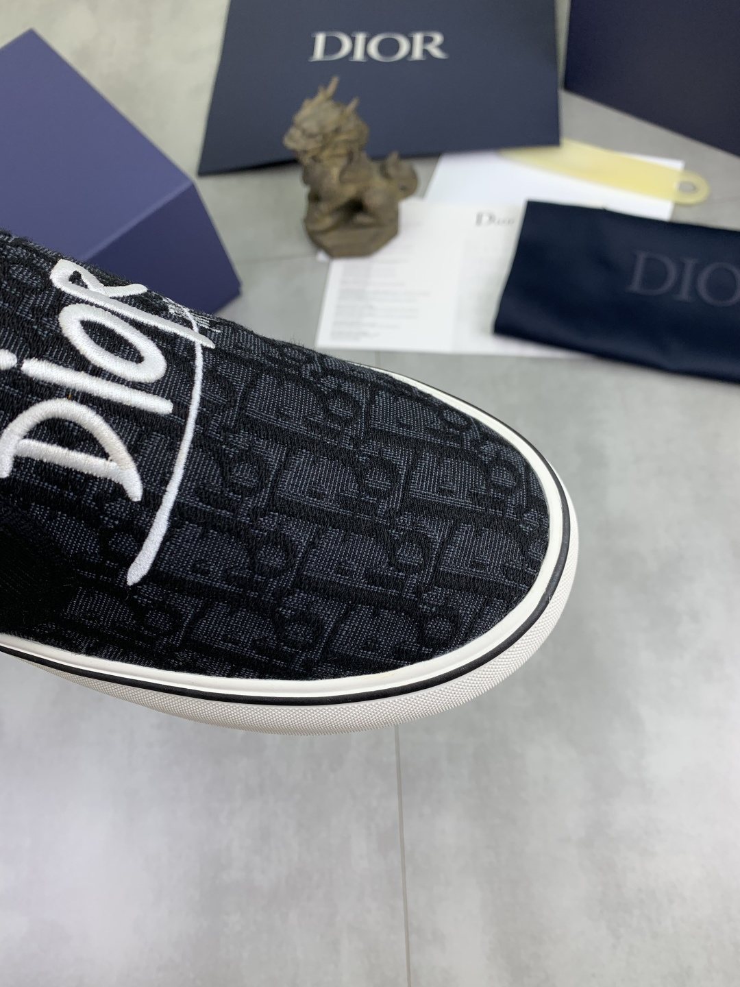 微商相册测试鞋子-Dior Logo-Pattern Canvas Slip-On Sneakers — detail
