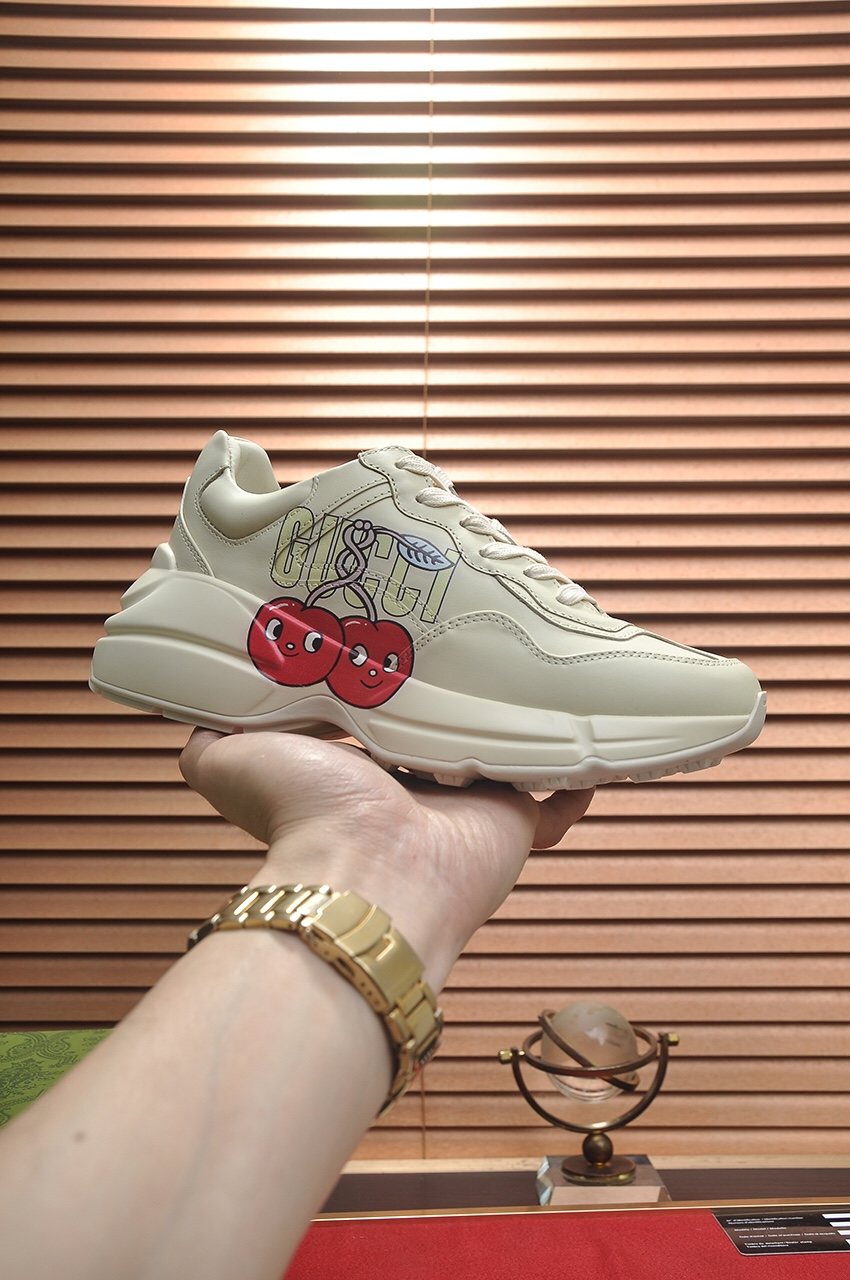 Gucci Off-White Graphic Sneakers — model