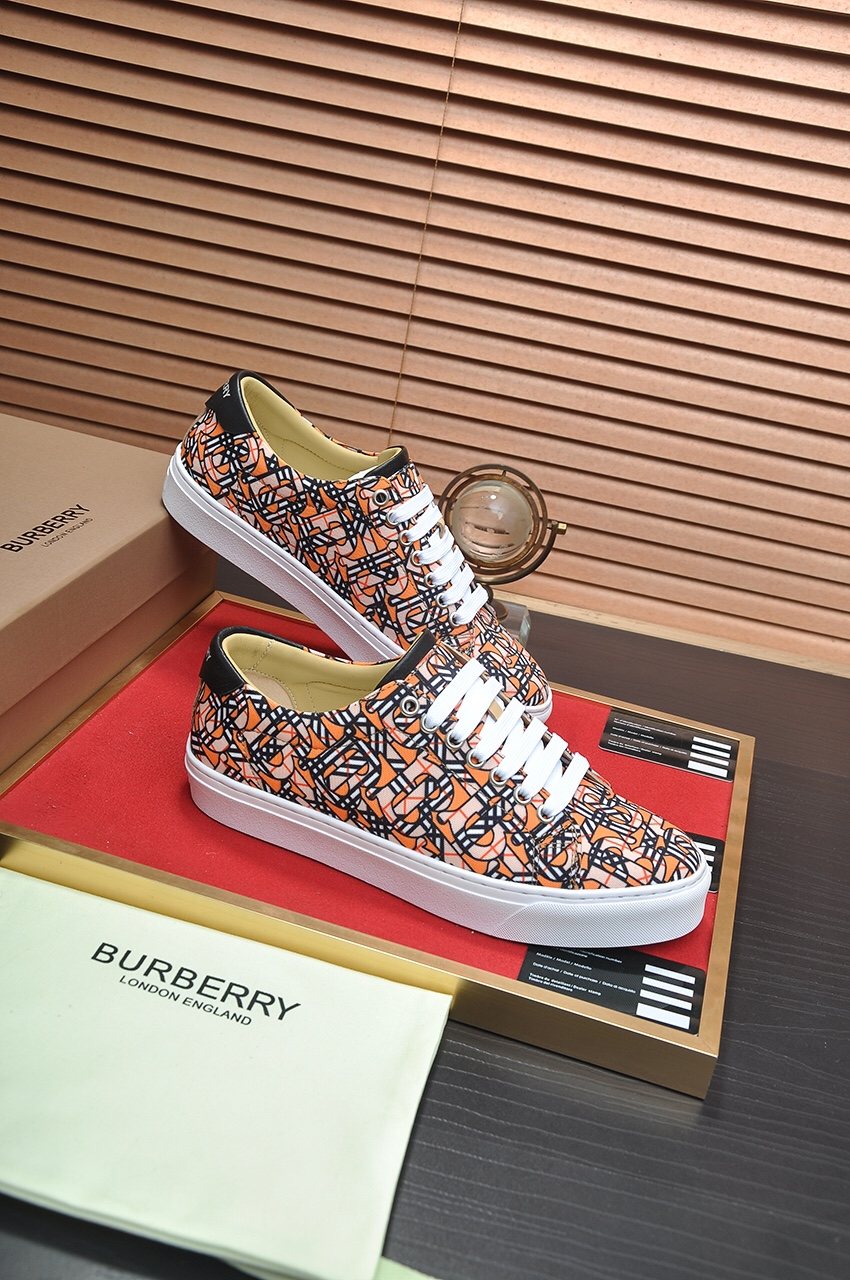 Burberry Geometric-Print Low-Top Sneakers — side
