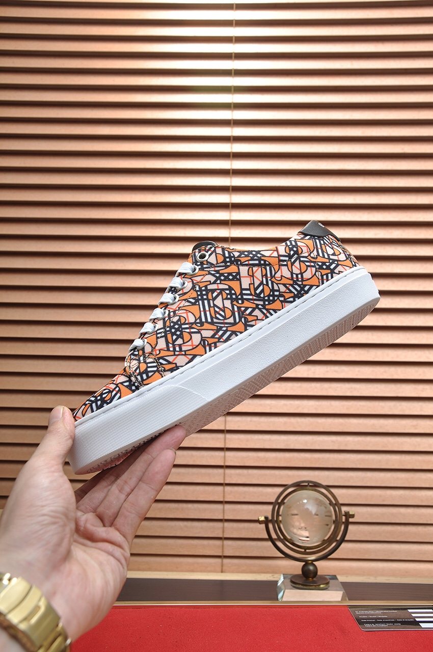 Burberry Geometric-Print Low-Top Sneakers — model