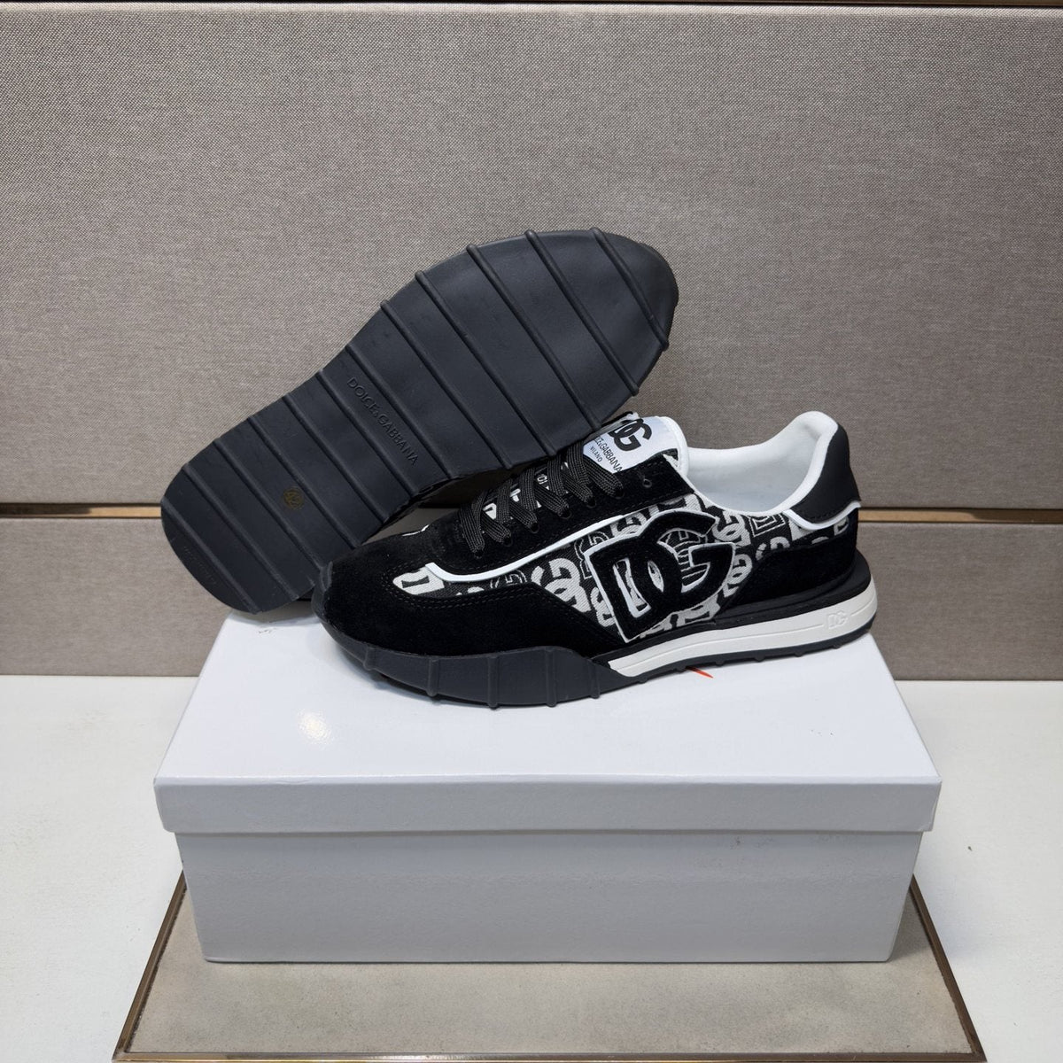 Dolce & Gabbana Logo Panel Low-Top Sneakers — detail