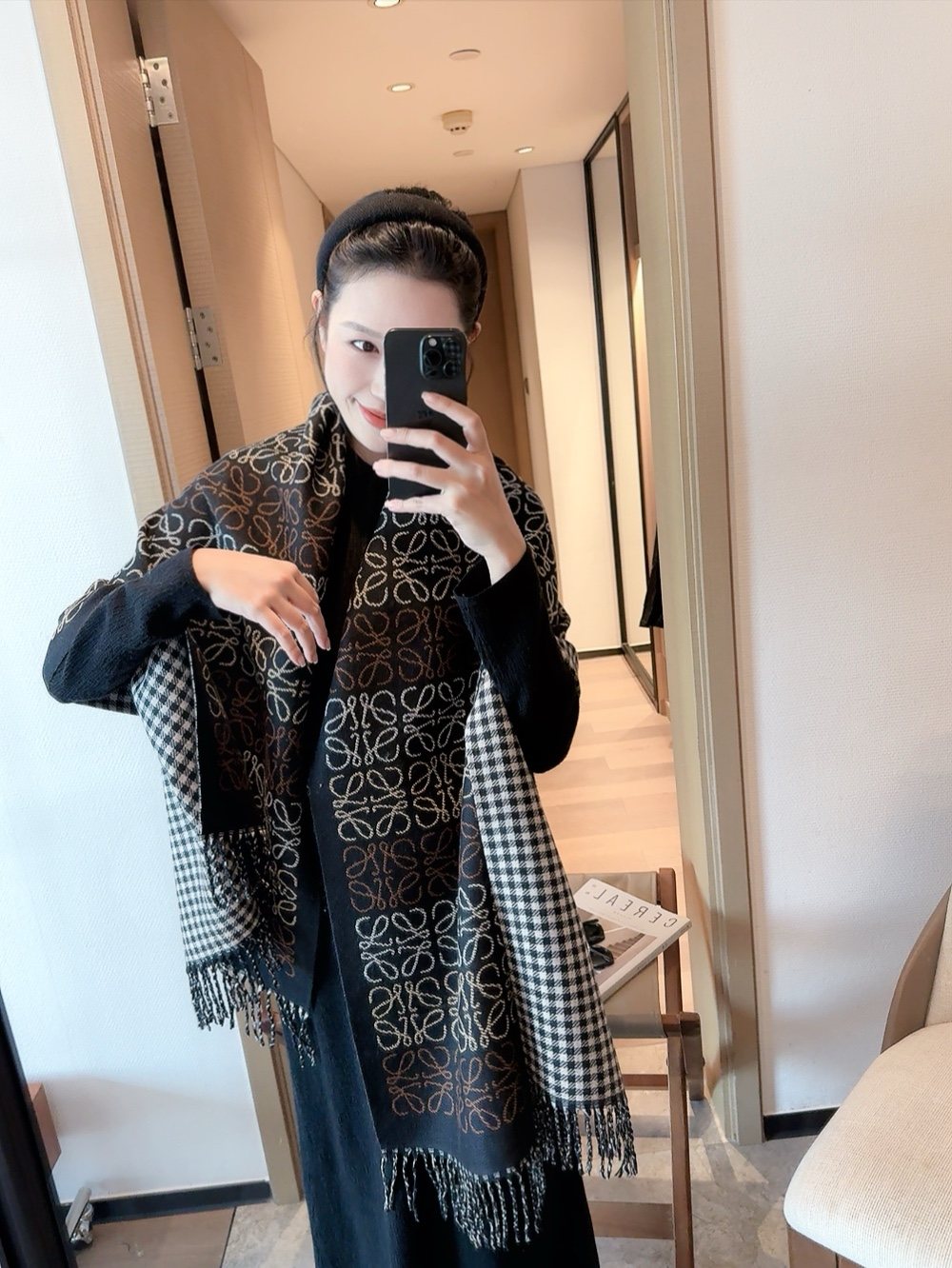 Black Multicolor Loop-Pattern Fringed Scarf — model
