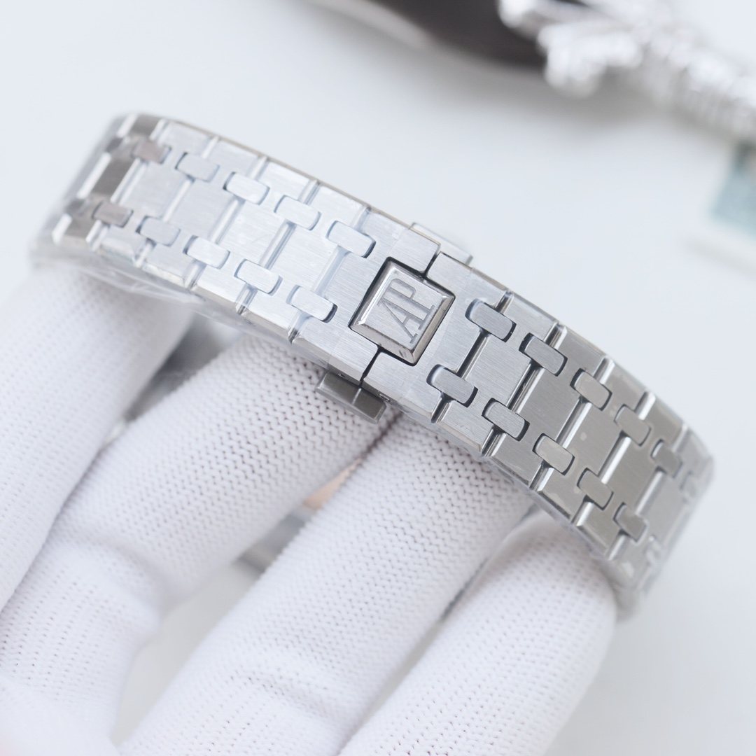 Audemars Piguet Silver Blue Dial Bracelet Watch — detail