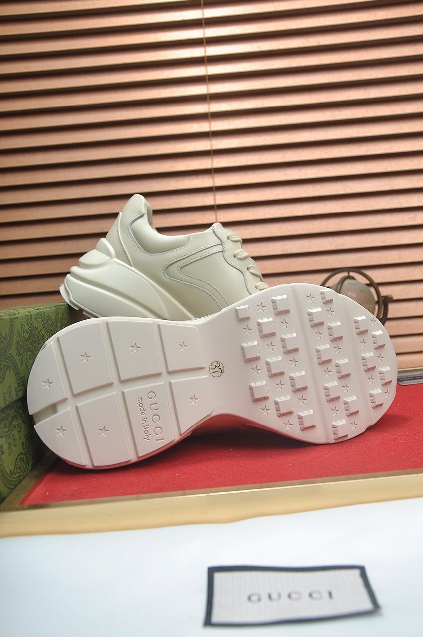 Gucci Off-White Green Graphic Low-Top Sneakers — detail