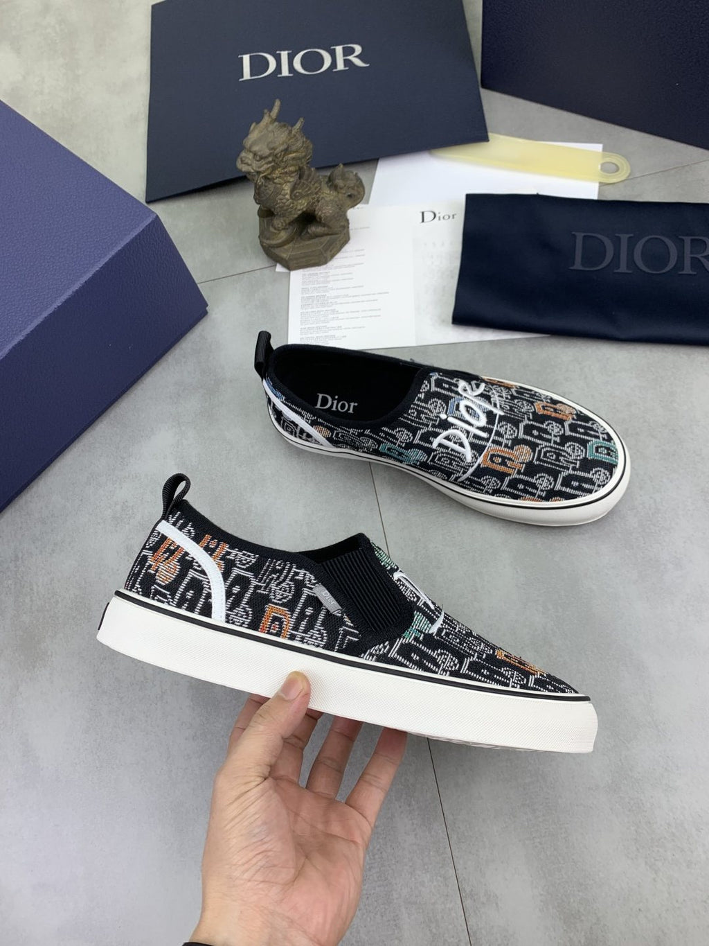 微商相册测试鞋子-Dior Graphic Canvas Slip-On Sneakers — front