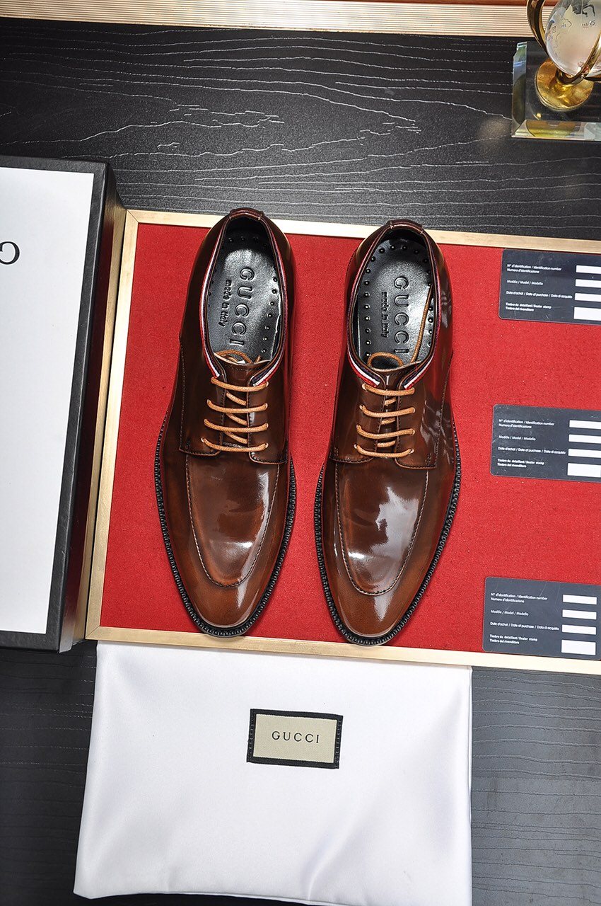 Gucci Polished Lace-Up Dress Shoes — front
