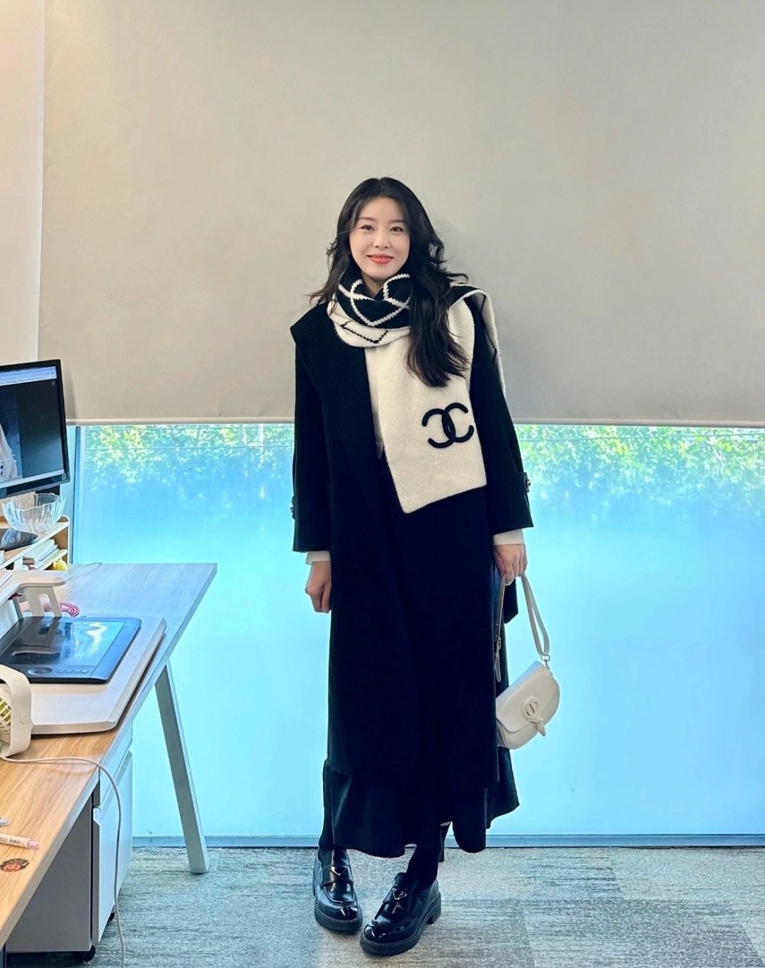 Chanel Black & Ivory Knit Scarf — model
