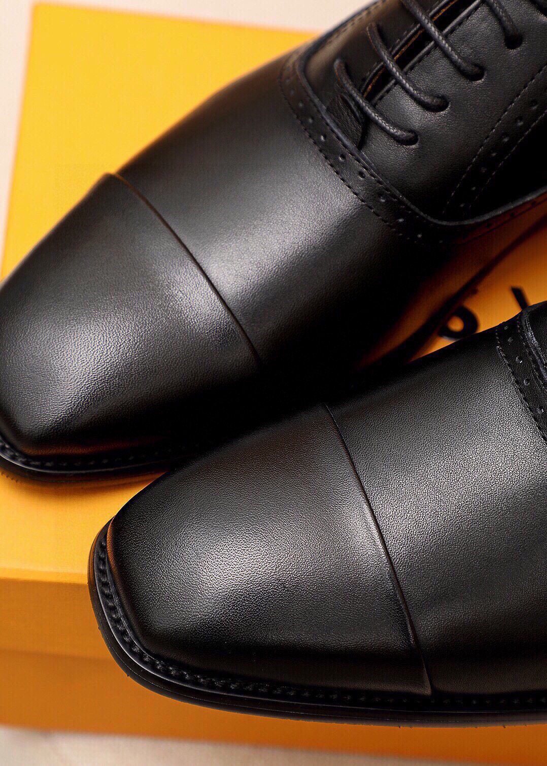Louis Vuitton Cap-Toe Lace-Up Dress Shoes — detail