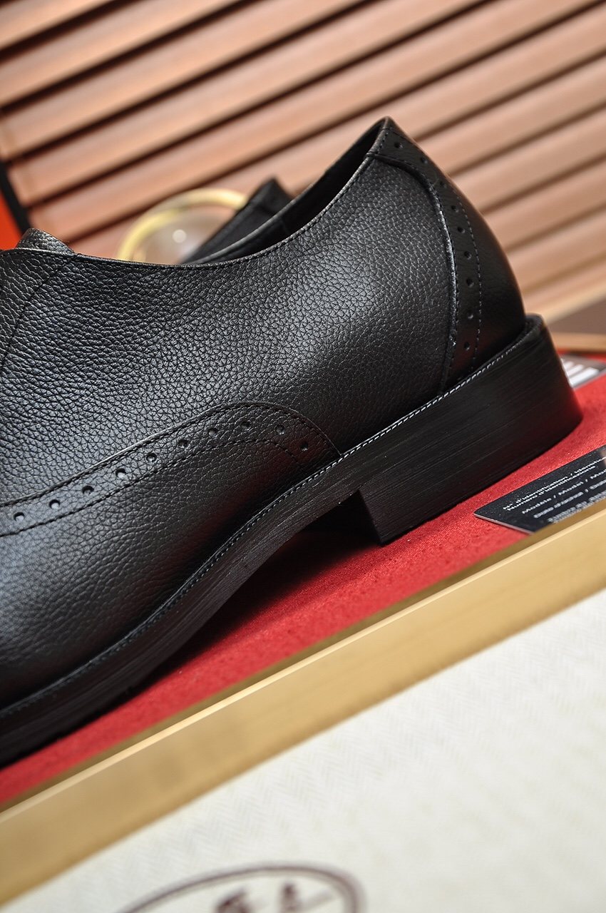 Hermès Perforated Leather Lace-Up Dress Shoes — detail