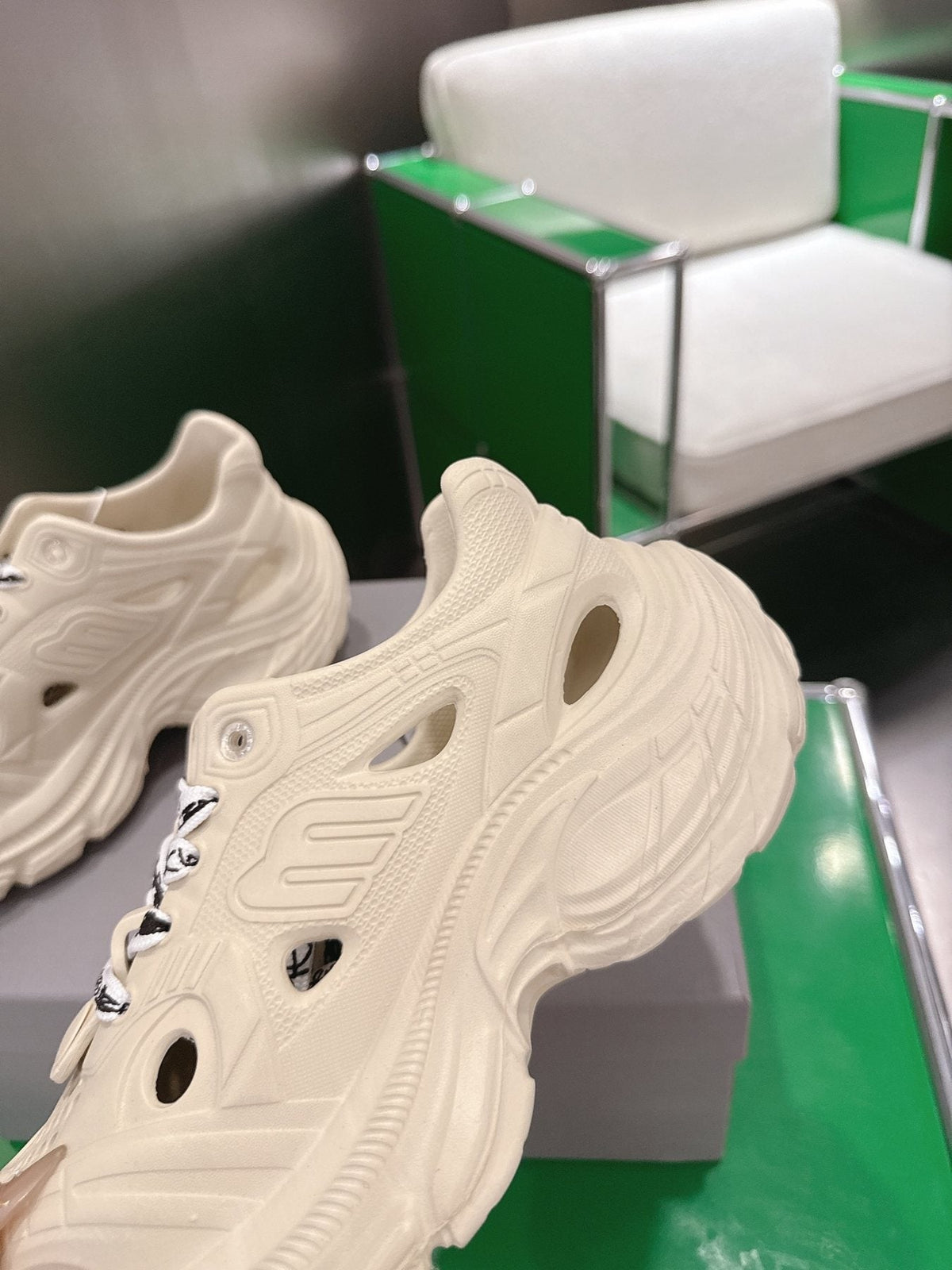 Balenciaga Cream Chunky Sneakers — detail