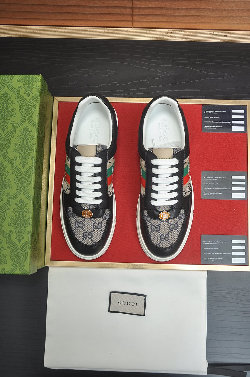 Gucci Red-Green Stripe Low-Top Sneakers — front