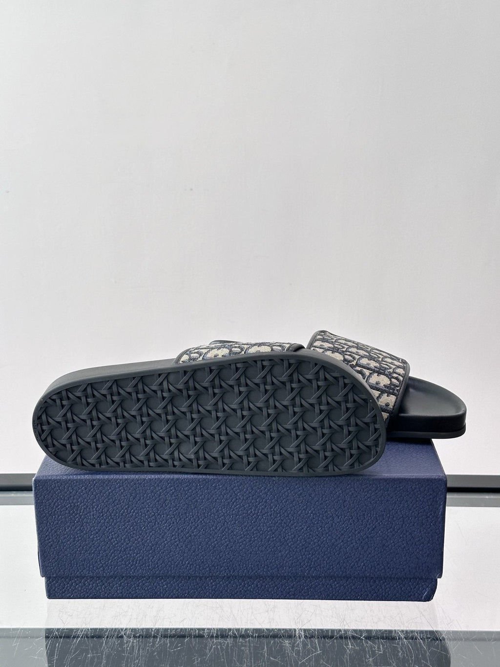 微商相册测试鞋子-Dior Patterned Strap Slide Sandals — detail