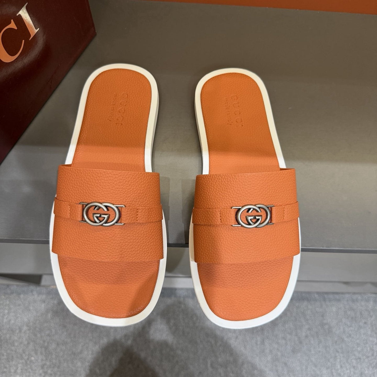 Gucci Navy Textured Slide Sandals — front