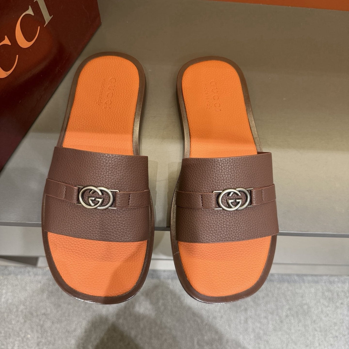Gucci Navy Textured Slide Sandals — front