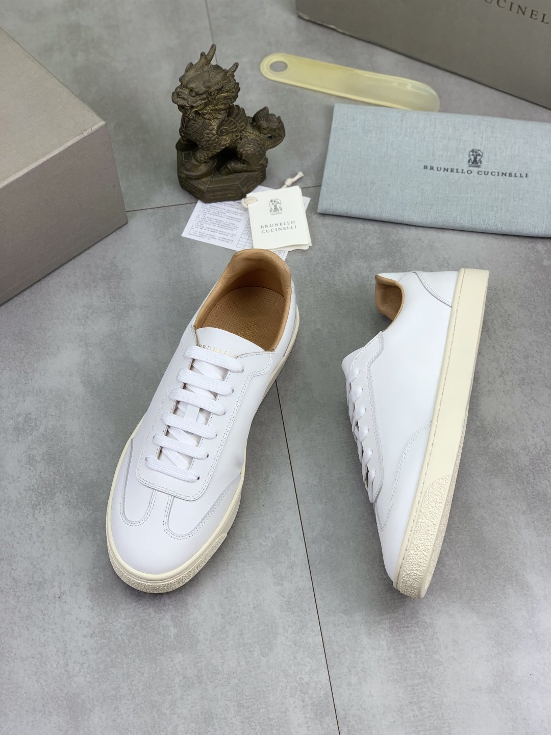 微商相册测试鞋子-Brunello Cucinelli Leather Low-Top Sneakers — front
