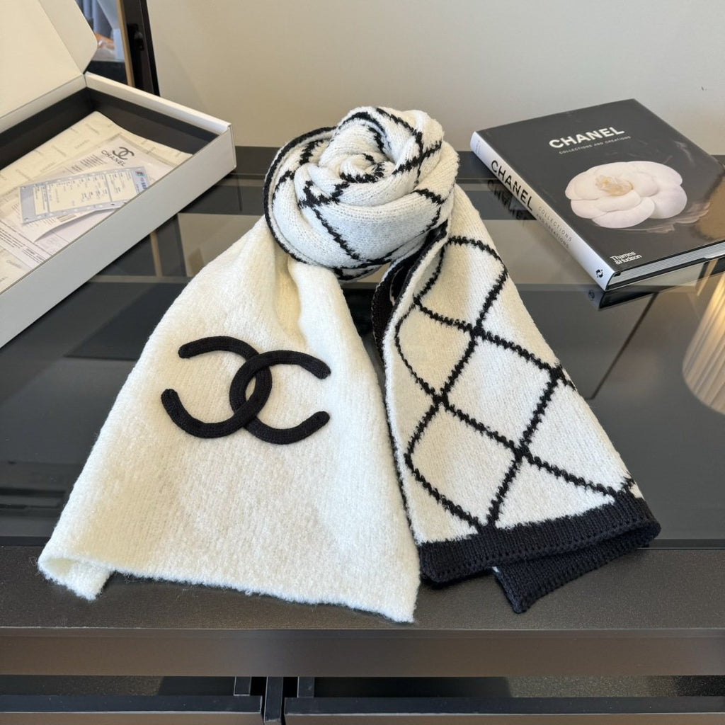 Chanel Reversible Ivory & Black Knit Scarf — hero