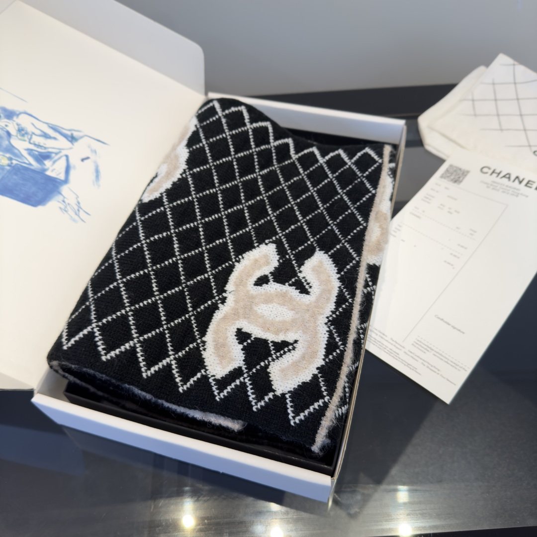 Chanel Grid Pattern Knit Scarf — detail